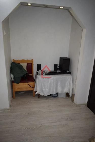 Apartament cu 3 camere decomandat în Filiași