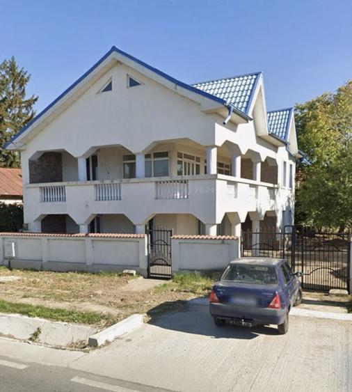 Casă cu 4 camere în Curtișoara
