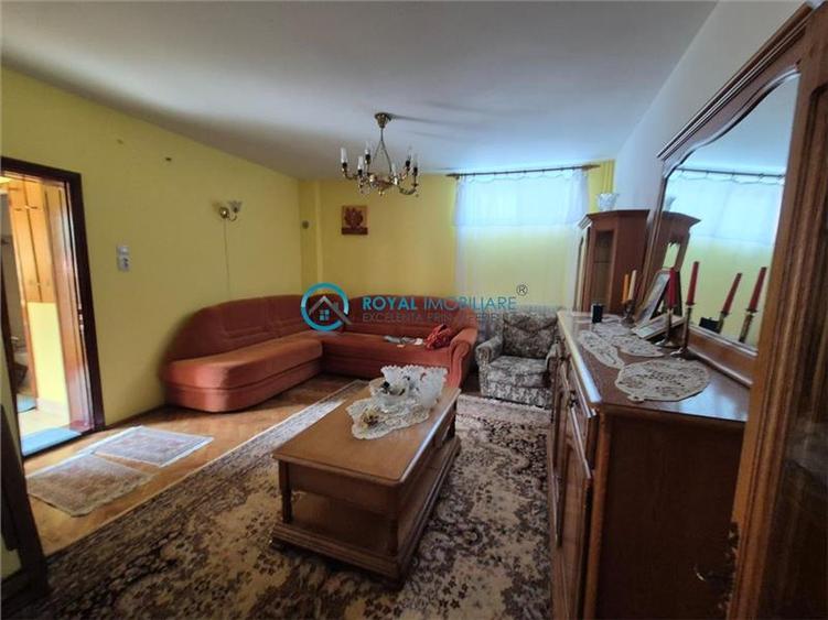 Casă individuală cu 6 camere cu Canalizare în Gheorghe Doja