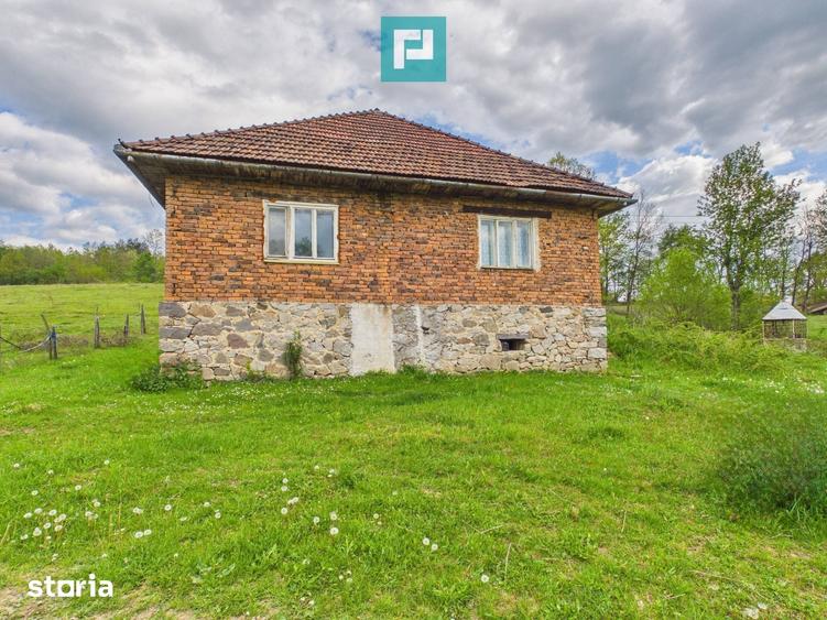 Casă cu 2 camere cu Teren 17681 Mp în Almaș