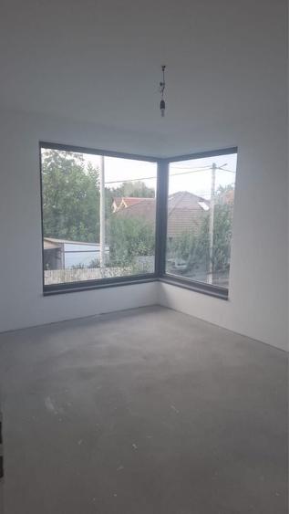 Casă cu 4 camere cu Teren 950 Mp în Exterior Vest