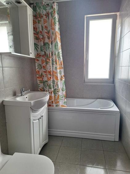 Apartament cu 3 camere decomandat în Florești
