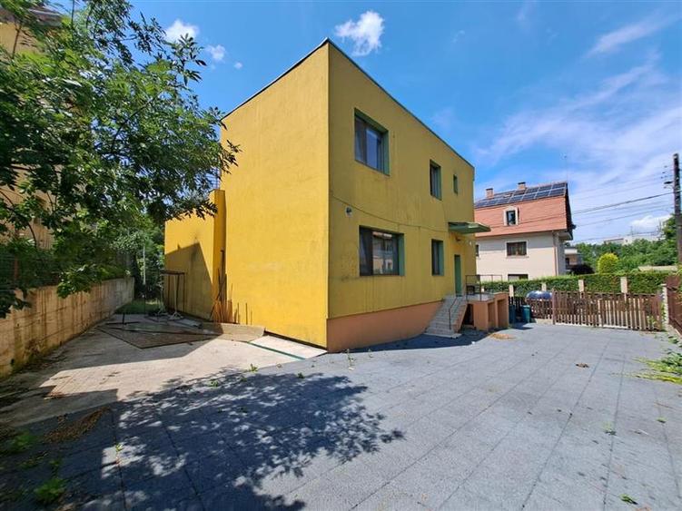 Casă individuală cu 5 camere cu Canalizare în Semicentral