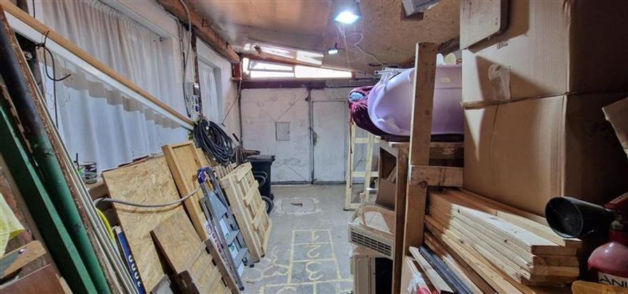 Casă individuală cu 11 camere cu Canalizare în Exterior Vest