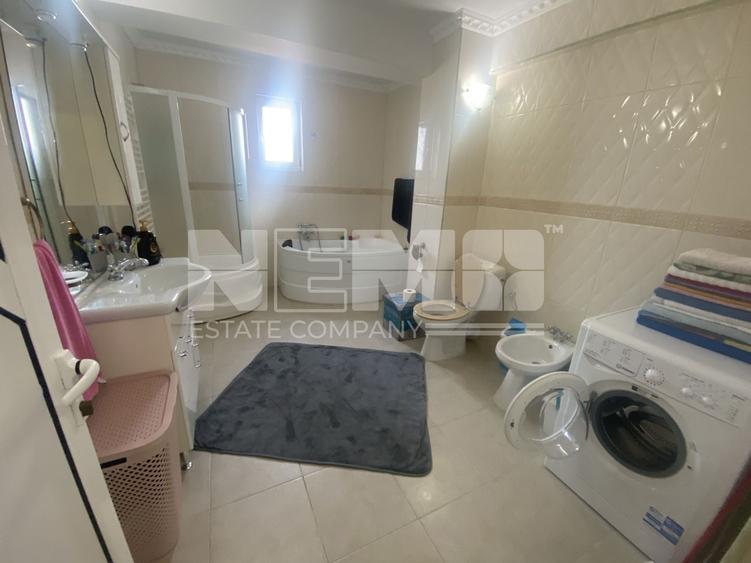 Apartament cu 3 camere semidecomandat în Exterior Vest