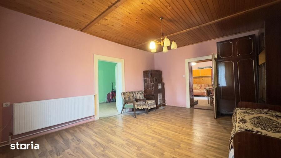 Casă cu 3 camere cu Teren 3263 Mp în Central
