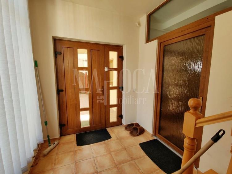 Casă individuală cu 11 camere cu Canalizare în Zorilor