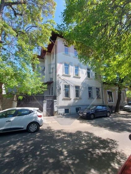 Casă individuală cu 15 camere cu Teren 263 Mp în Eminescu