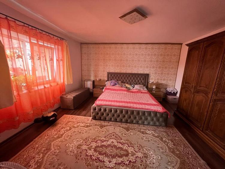 Casă cu 5 camere cu Teren 1500 Mp în Vladimirescu