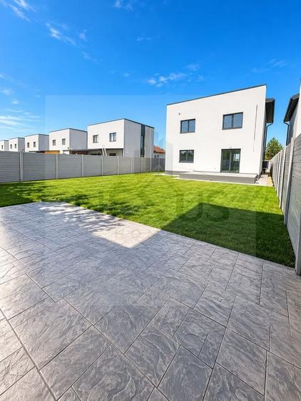Casă individuală cu 4 camere cu Canalizare în Berceni