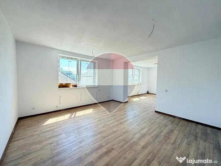 Casă cu 4 camere cu Teren 500 Mp în Central