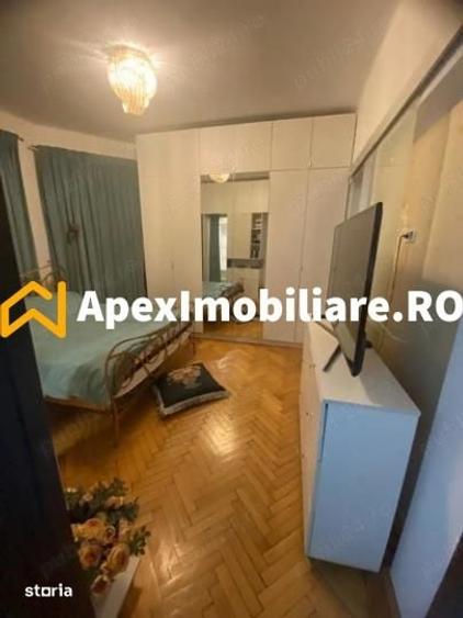 Garsonieră decomandată în Romană