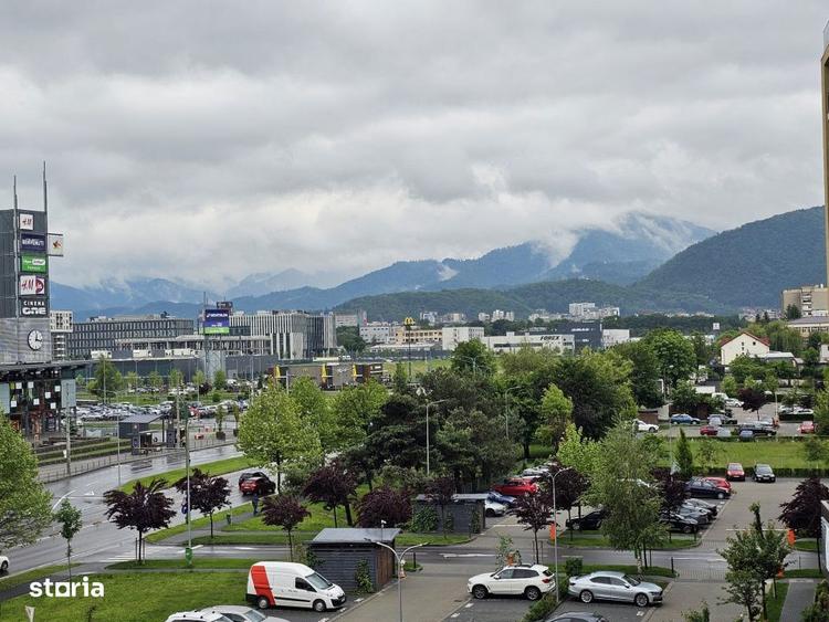 Apartament cu 3 camere, mobilat în Tractorul