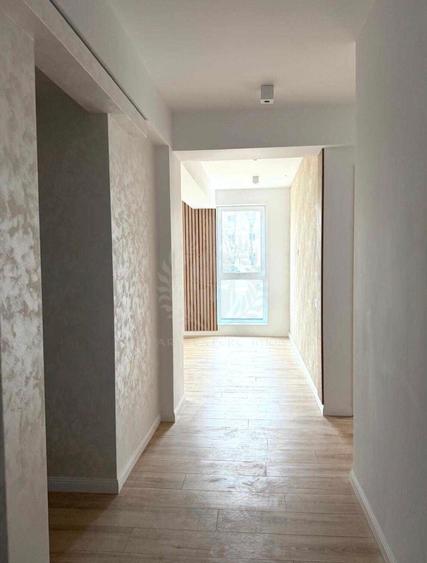 Apartament cu 3 camere decomandat, mobilat în Malu Roșu