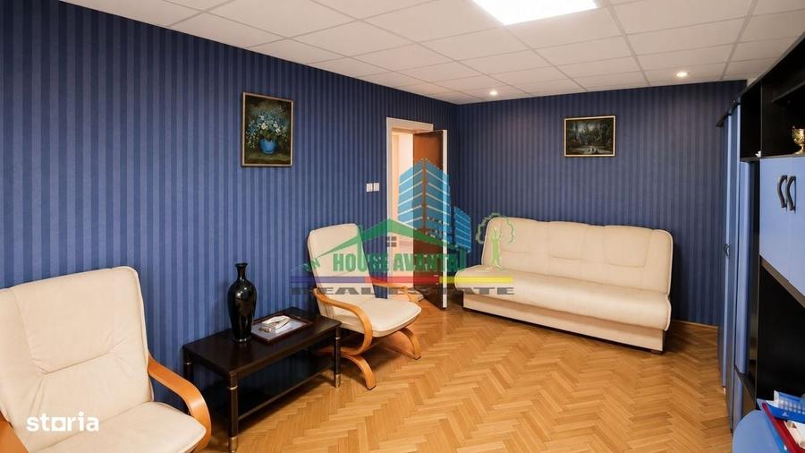 Apartament cu 4 camere decomandat în Central
