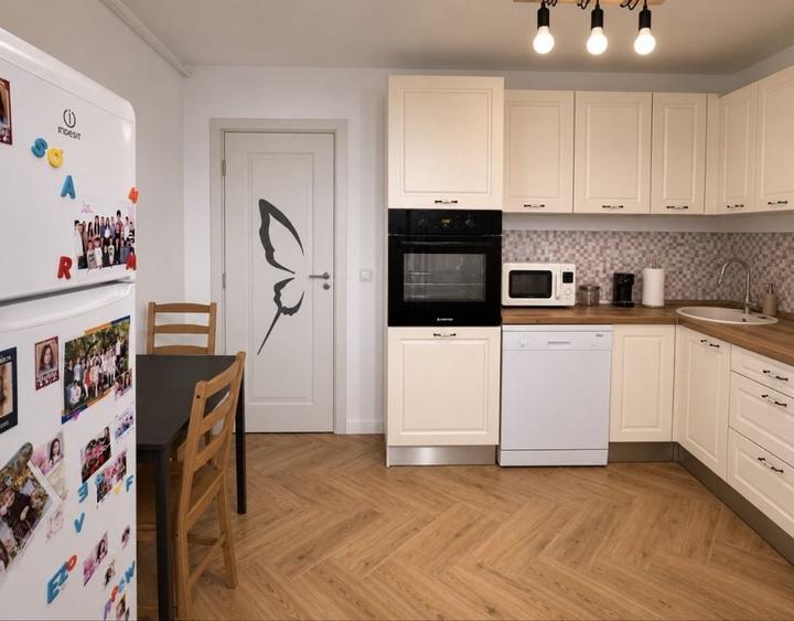 Apartament cu 3 camere decomandat în Băneasa