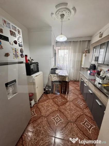 Apartament cu 3 camere decomandat în Central