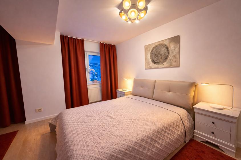 Apartament cu 3 camere decomandat, mobilat în P-ța Alba Iulia