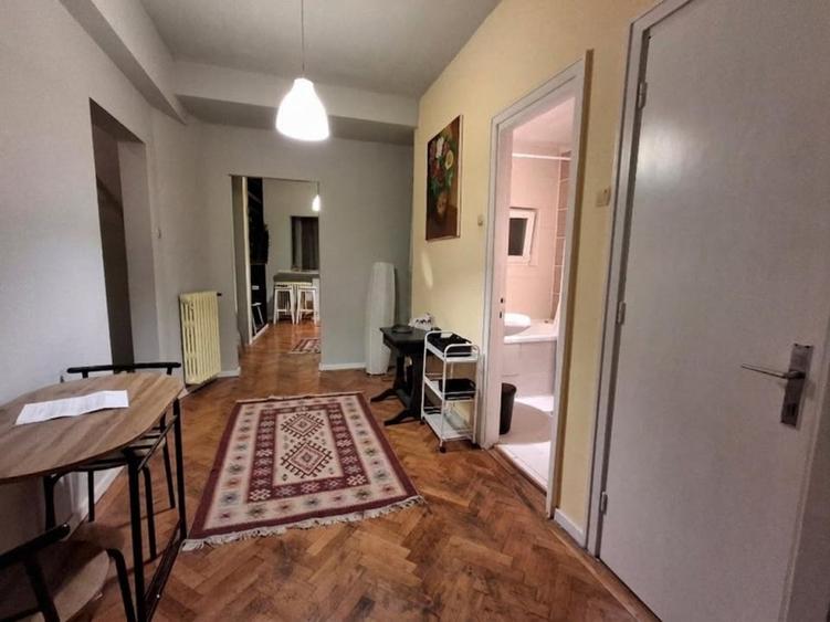 Apartament cu 2 camere decomandat, mobilat în Universitate