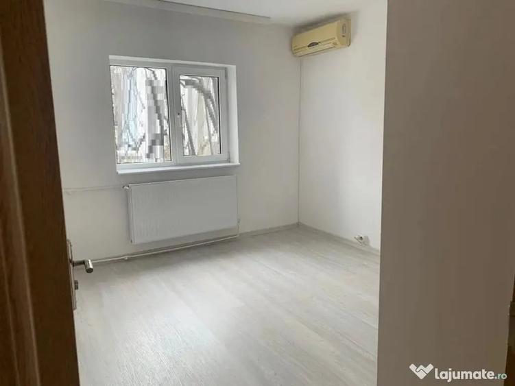 Apartament cu 3 camere decomandat în Republicii