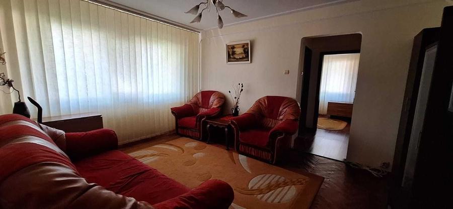 Apartament cu 2 camere semidecomandat în Podu Roș