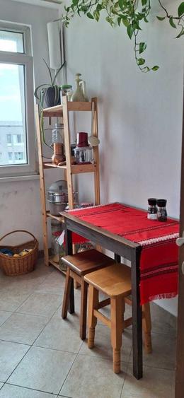 Apartament cu 3 camere semidecomandat în Titan