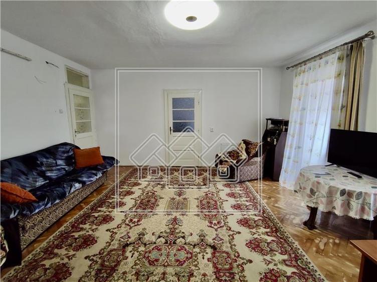 Apartament cu 4 camere semidecomandat în Ultracentral
