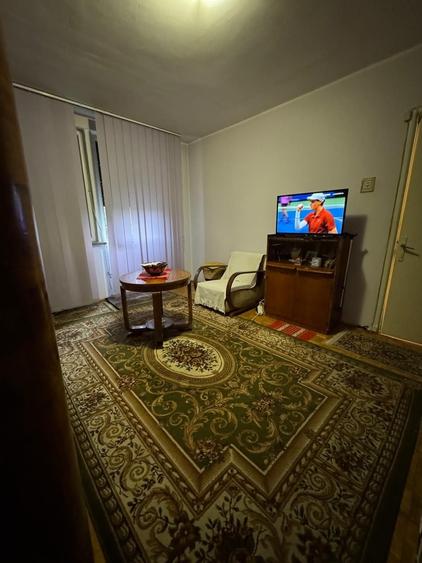 Apartament cu 2 camere decomandat în Calea București