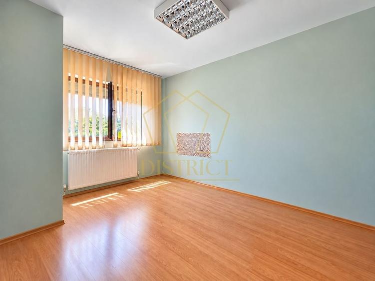 Apartament cu 3 camere semidecomandat în Aradului