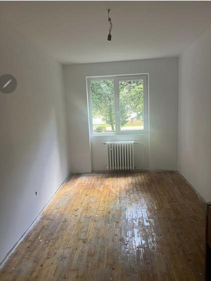 Apartament cu 3 camere semidecomandat în Independenței