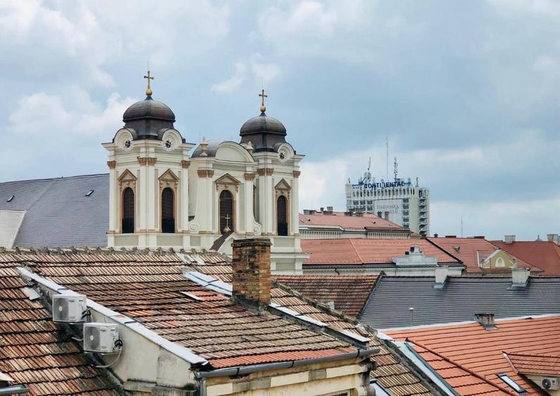 Apartament cu 4 camere decomandat în Punctele Cardinale