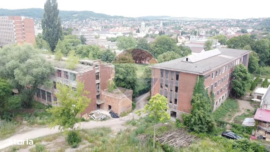 Spațiu comercial, de 2,450 mp, în Răcăștia