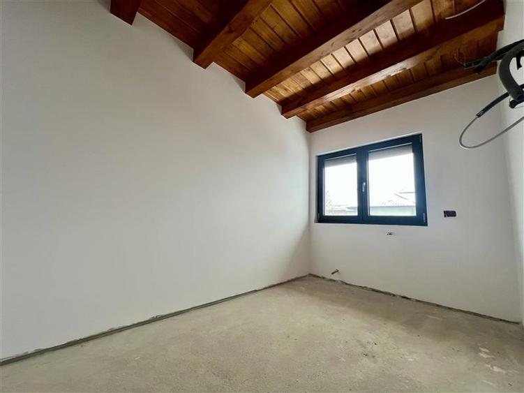 Casă individuală cu 6 camere cu Garaj în Valea Adâncă
