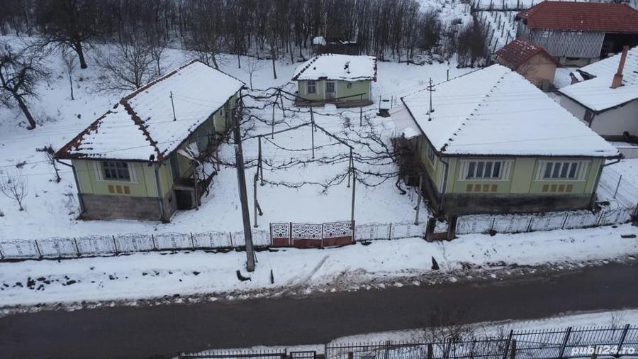 Casă cu 3 camere cu Teren 2500 Mp în Central