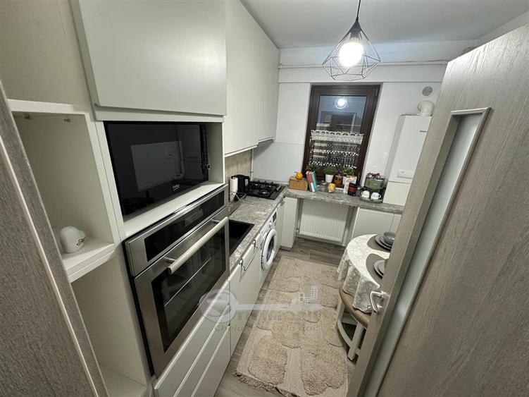 Apartament cu 2 camere decomandat în Nicolina