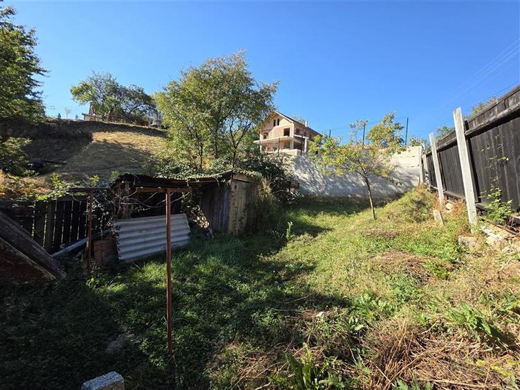 Casă individuală cu 2 camere cu Teren 324.70001220703 Mp în Periferie