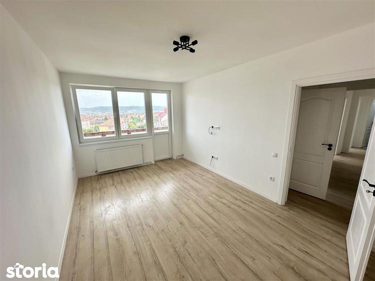 Apartament cu 3 camere decomandat în Sub Arini