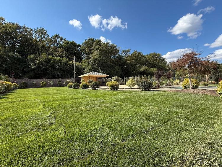Casă individuală cu 12 camere cu Piscina în Tunari