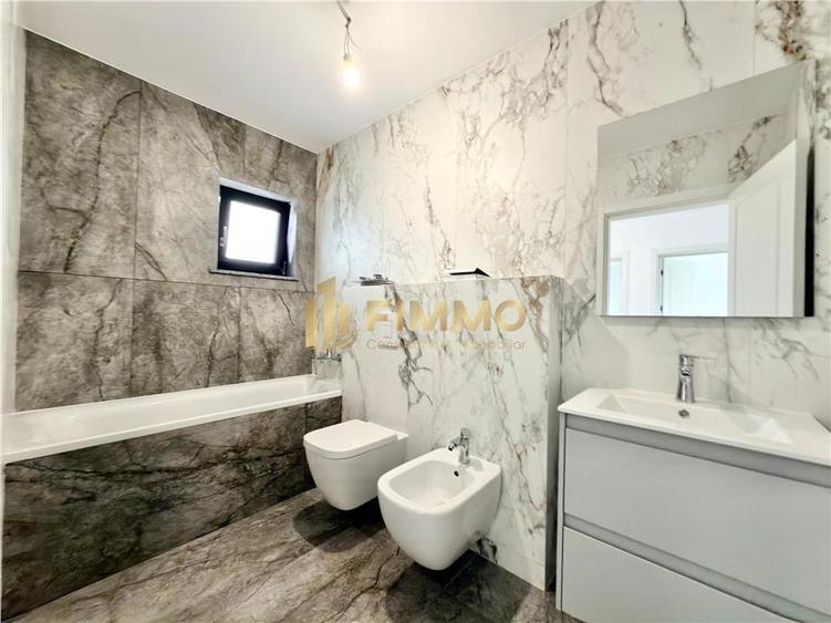 Duplex cu 4 camere cu Canalizare în Exterior Est