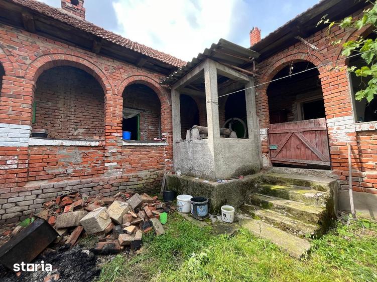 Casă cu 3 camere cu Teren 1699 Mp în Victor Vlad Delamarina