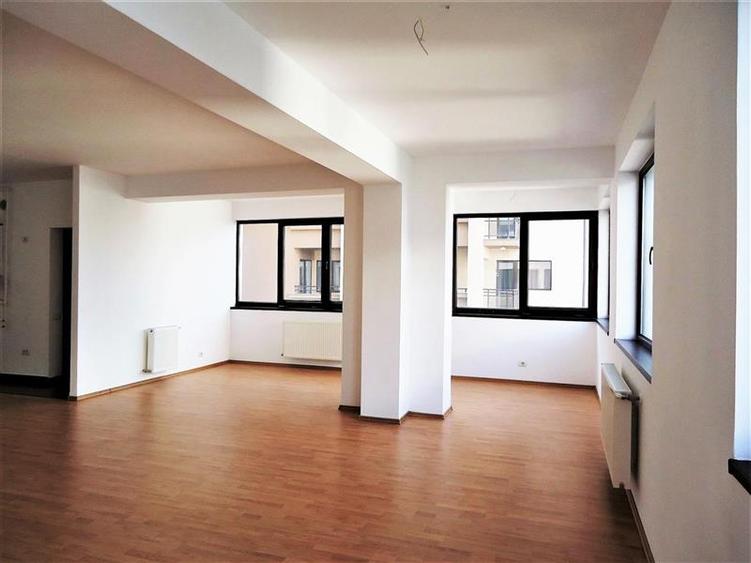 Apartament cu 3 camere semidecomandat, mobilat în Herăstrău