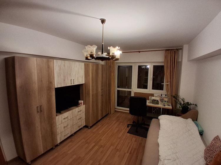 Apartament cu 2 camere semidecomandat în Lucrețiu Pătrășcanu