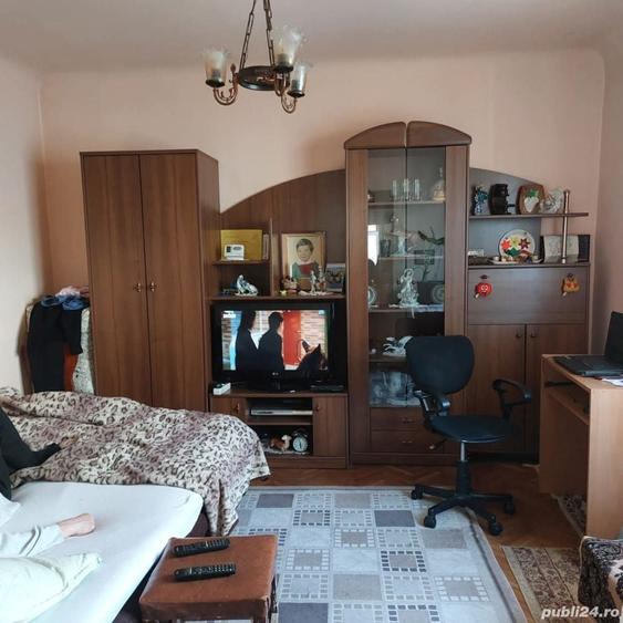 Casă individuală cu 6 camere cu Canalizare în Dâmbul Rotund