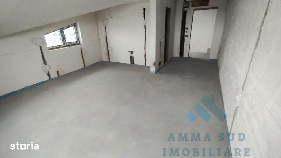 Casă cu 9 camere cu Teren 300 Mp în Central