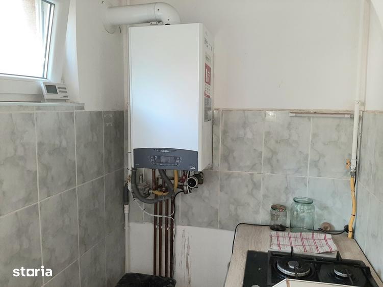 Apartament cu 3 camere semidecomandat în Micro 16