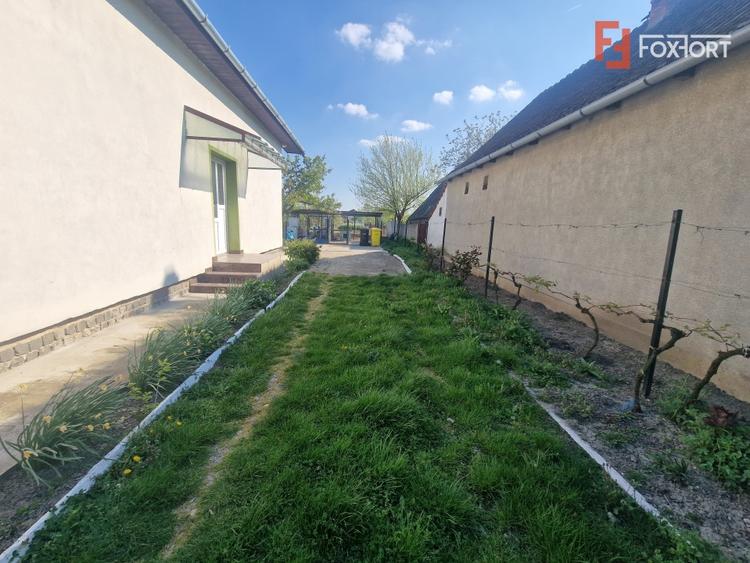 Casă individuală cu 7 camere cu Canalizare în Ultracentral