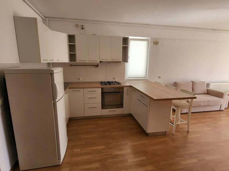 Apartament cu 2 camere decomandat în Fundeni