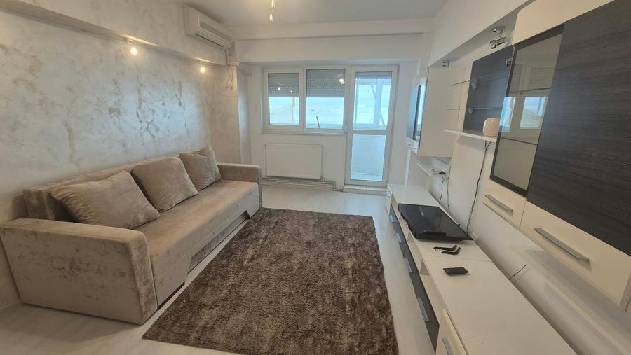 Apartament cu 3 camere semidecomandat în Obor