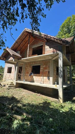 Casă cu 4 camere cu Teren 500 Mp în Blănoiu