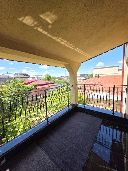 Casă cu 6 camere cu Teren 235 Mp în Rahova